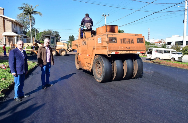 Bairro Ditz recebe obras de pavimentação asfáltica