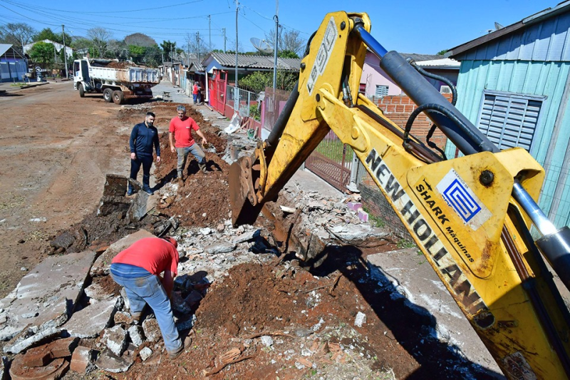 Governo Municipal aguarda conclusão de obras  da Corsan para asfaltar Rua Antunes Ribas