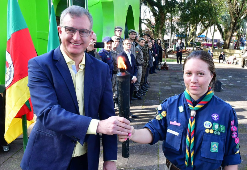 Semana da Pátria é aberta com solenidade no Brique