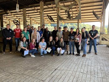 &nbsp;TARDE DE CAMPO RE&Uacute;NE PRODUTORES DE LEITE NA PROPRIEDADE DE ROG&Eacute;RIO ZUGUE