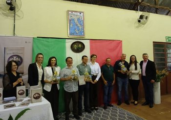 Rondinha registra noite hist&oacute;rica com lan&ccedil;amento de obra sobre a fam&iacute;lia Carbonari