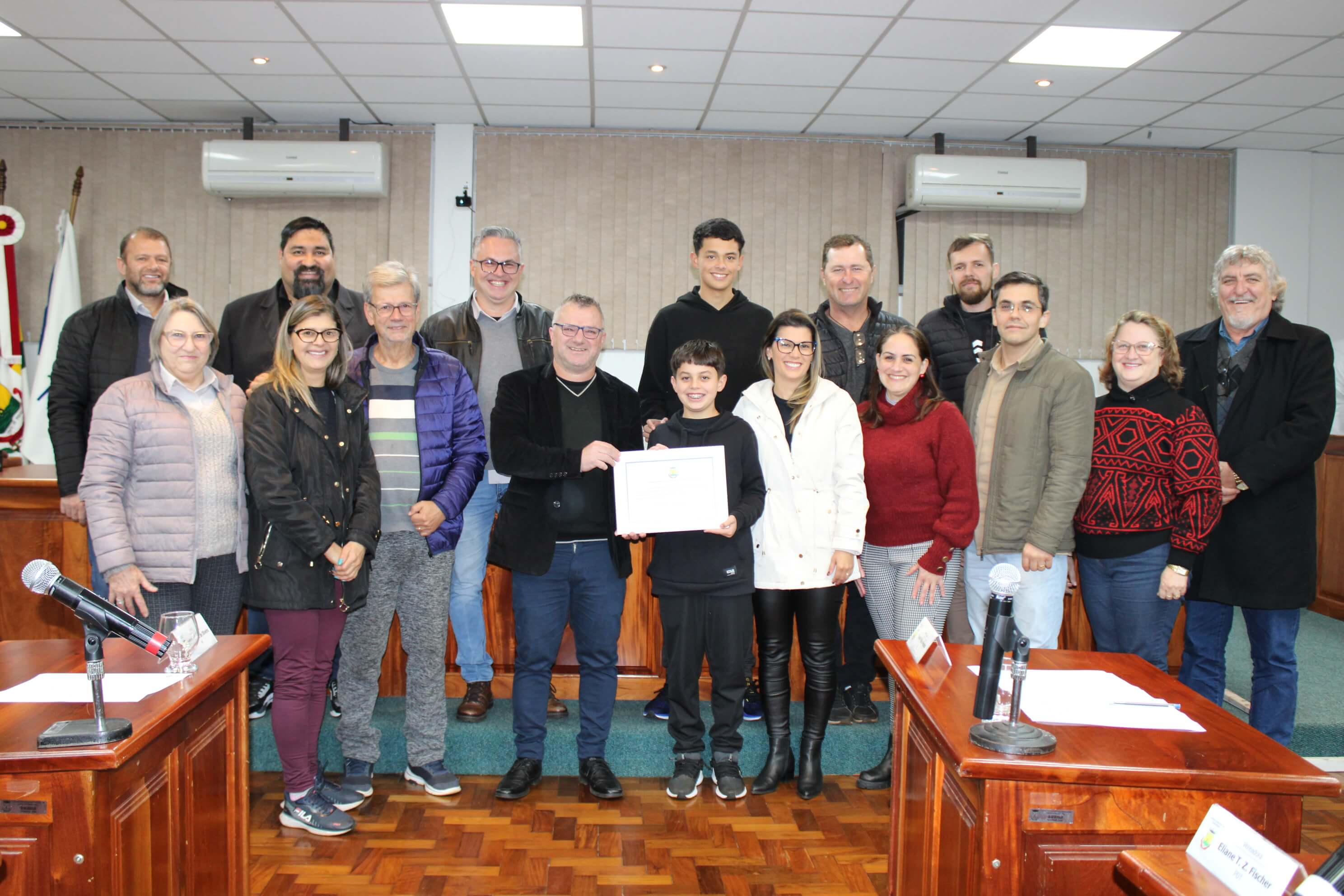 ATLETA TRÊS-MAIENSE É HOMENAGEADO PELO LEGISLATIVO