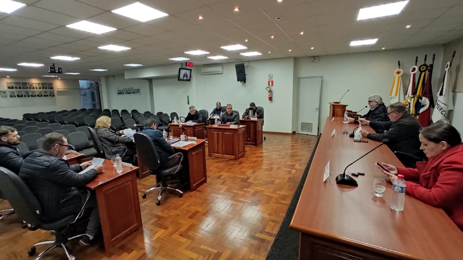 VEREADORES SE REÚNEM NA 18ª SESSÃO ORDINÁRIA