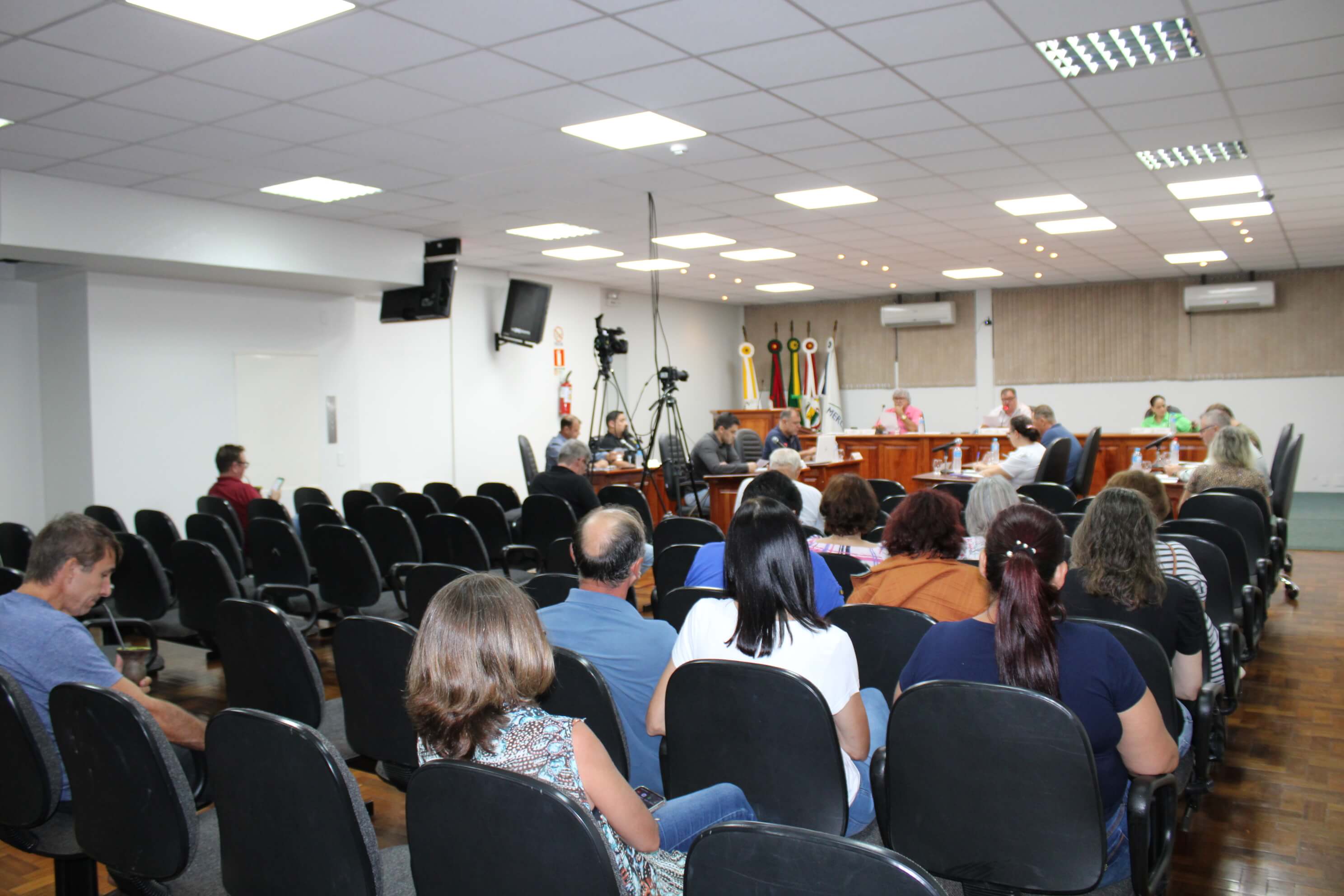 PROJETOS DE ORIGEM EXECUTIVA SÃO APRESENTADOS