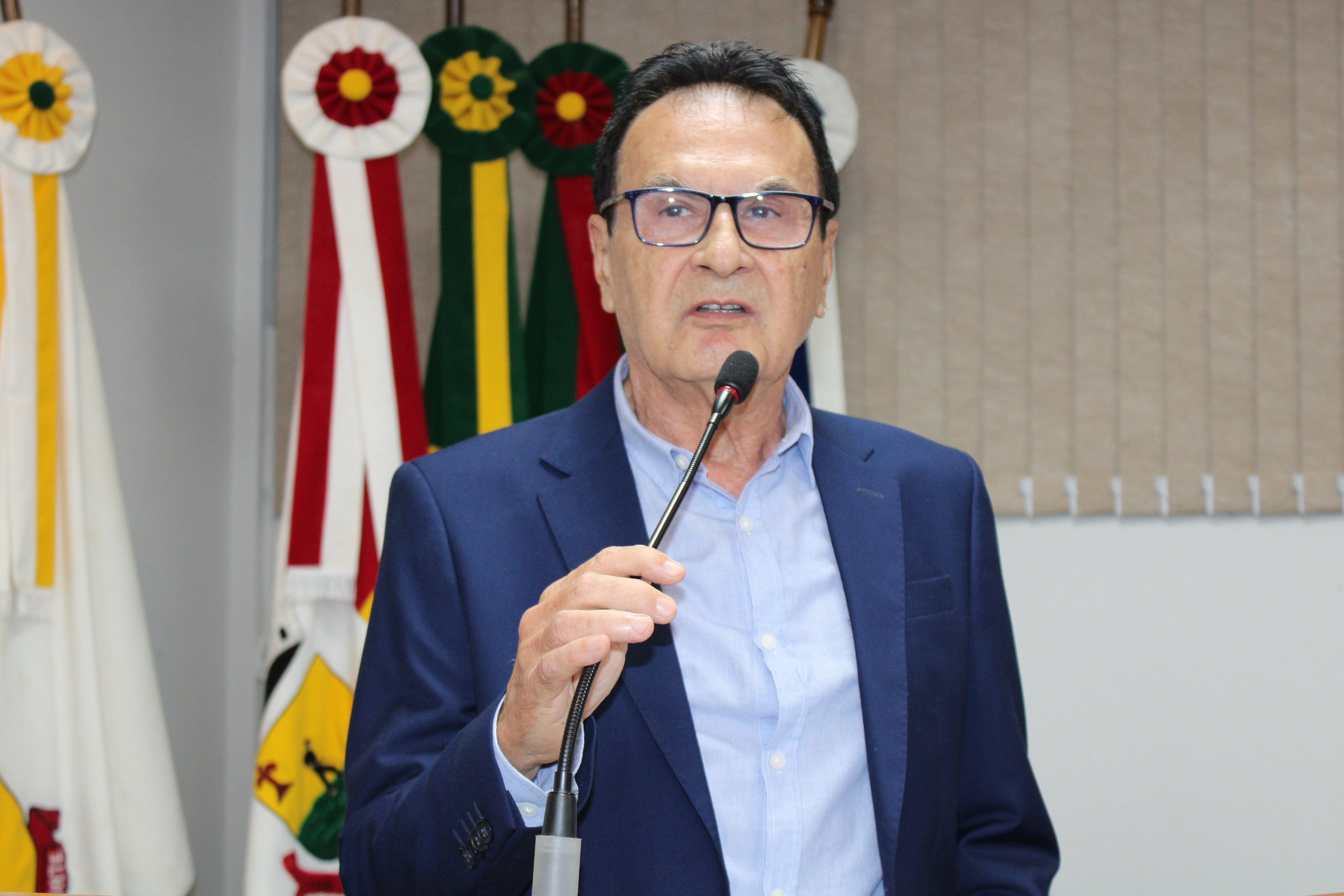 MÁRIO PIRES MACHADO RECEBE HOMENAGEM DO LEGISLATIVO