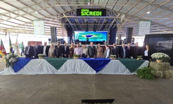 <p><strong>LEGISLATIVO PARTICIPA DA ABERTURA DA EXPOFEIRA 2025 E ENTREGA T&Iacute;TULO DE CIDAD&Atilde;O HONOR&Aacute;RIO AO VICE-GOVERNADOR GABRIEL SOUZA</strong></p>