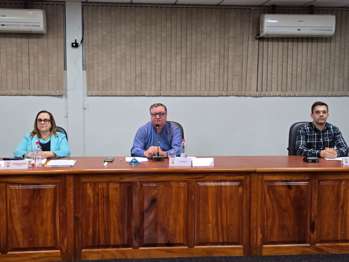 <p><strong>C&Acirc;MARA DE VEREADORES REALIZA 14&ordf; SESS&Atilde;O ORDIN&Aacute;RIA COM APROVA&Ccedil;&Atilde;O DE DECRETO QUE CONCEDE HOMENAGENS A L&Iacute;DERES RELIGIOSOS.</strong></p>