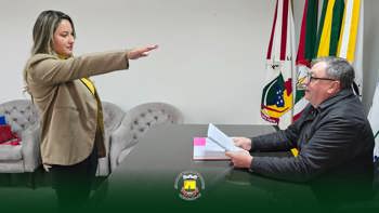 <p><strong>NOVA VEREADORA TOMA POSSE NA C&Acirc;MARA DE TR&Ecirc;S DE MAIO.</strong></p>