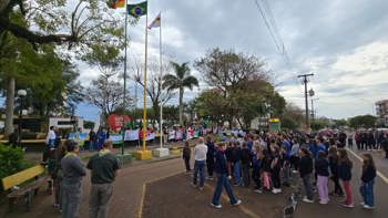 <p><span style="font-size: 12pt;"><strong>C&acirc;mara Municipal participa da abertura oficial da Semana da P&aacute;tria</strong></span></p>