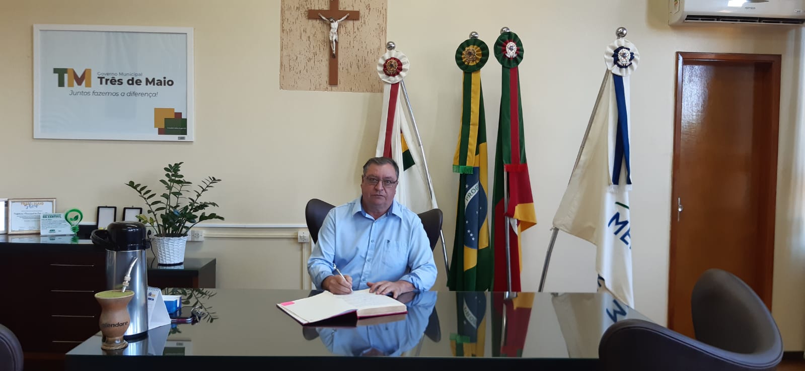 PRESIDENTE DO LEGISLATIVO ASSUME O EXECUTIVO MUNICIPAL