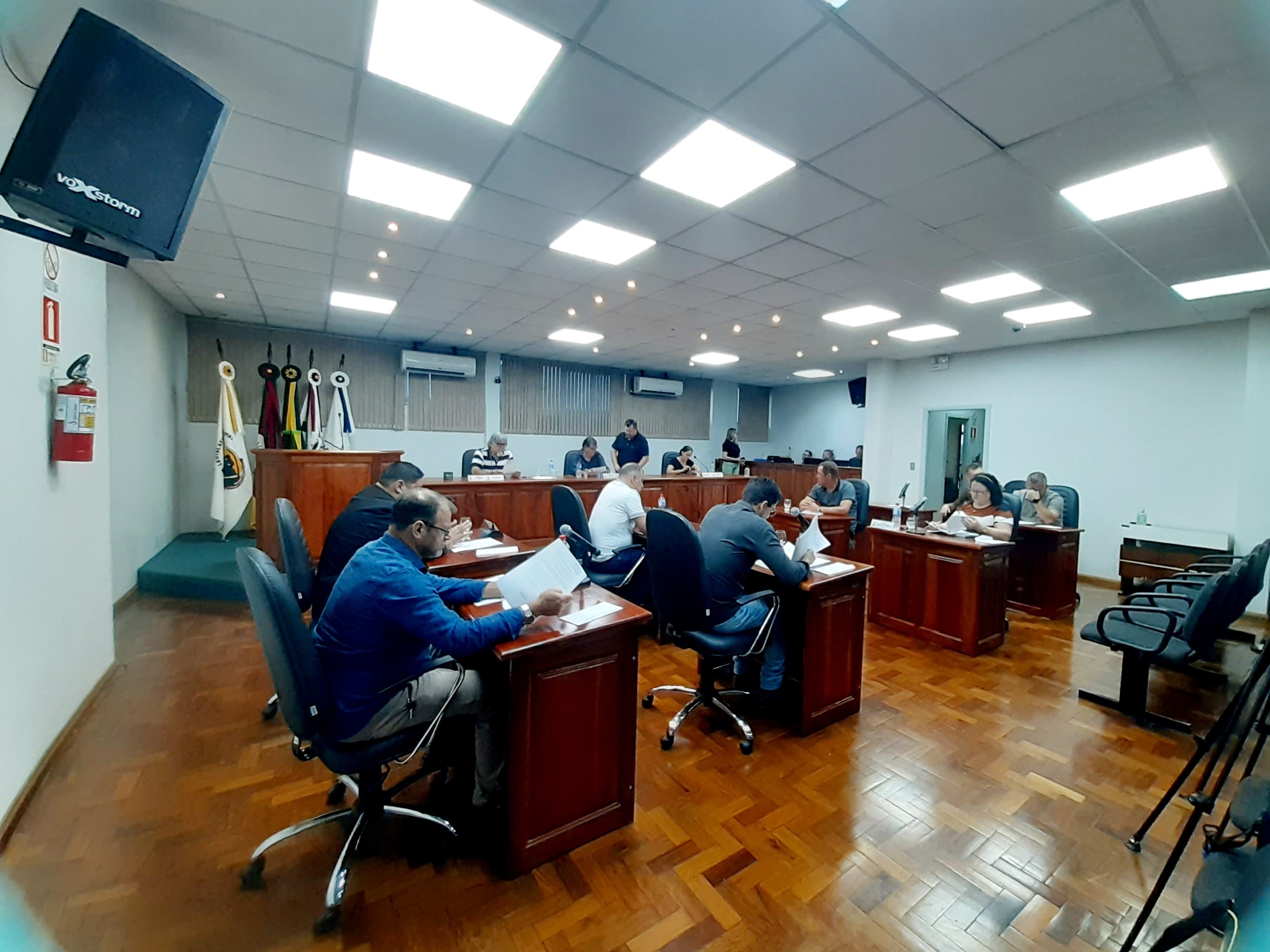 VEREADORES APROVAM ALTERAÇÃO EM DISPOSITIVOS DA LEI DO ESTACIONAMENTO ROTATIVO PAGO