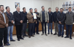 Na terça-feira dia 21 de junho de 2016, a Câmara Municipal de Vereadores de Chuvisca aprovou Moção apresentado pelo Vereador Helio José Langhanz Parabenizando os Senhores Taurino e Taumiro, pelo relevante serviço que vem prestando a Comunidade.