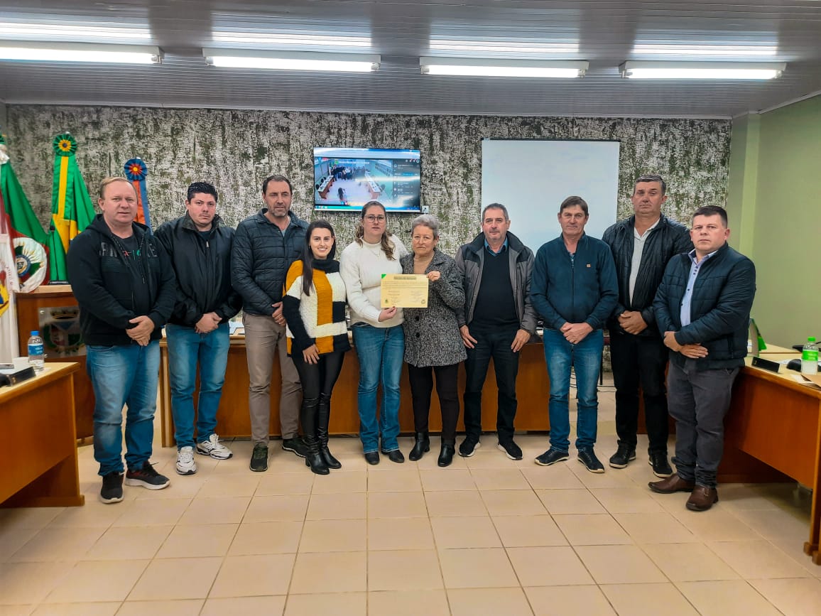 <p>Mo&ccedil;a&otilde; de Aplauso para Senhora Nilva Sampaio Uebel</p>