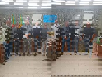 <p style="margin: 0cm; text-align: justify;">Mo&ccedil;&atilde;o de REP&Uacute;DIO &agrave; instala&ccedil;&atilde;o de ped&aacute;gios free flows, ou qualquer outra forma de cobran&ccedil;a para uso de rodovias estaduais.</p>