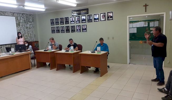 Rádio Ideal FM homenageia os Vereadores e Servidores do Poder Legislativo