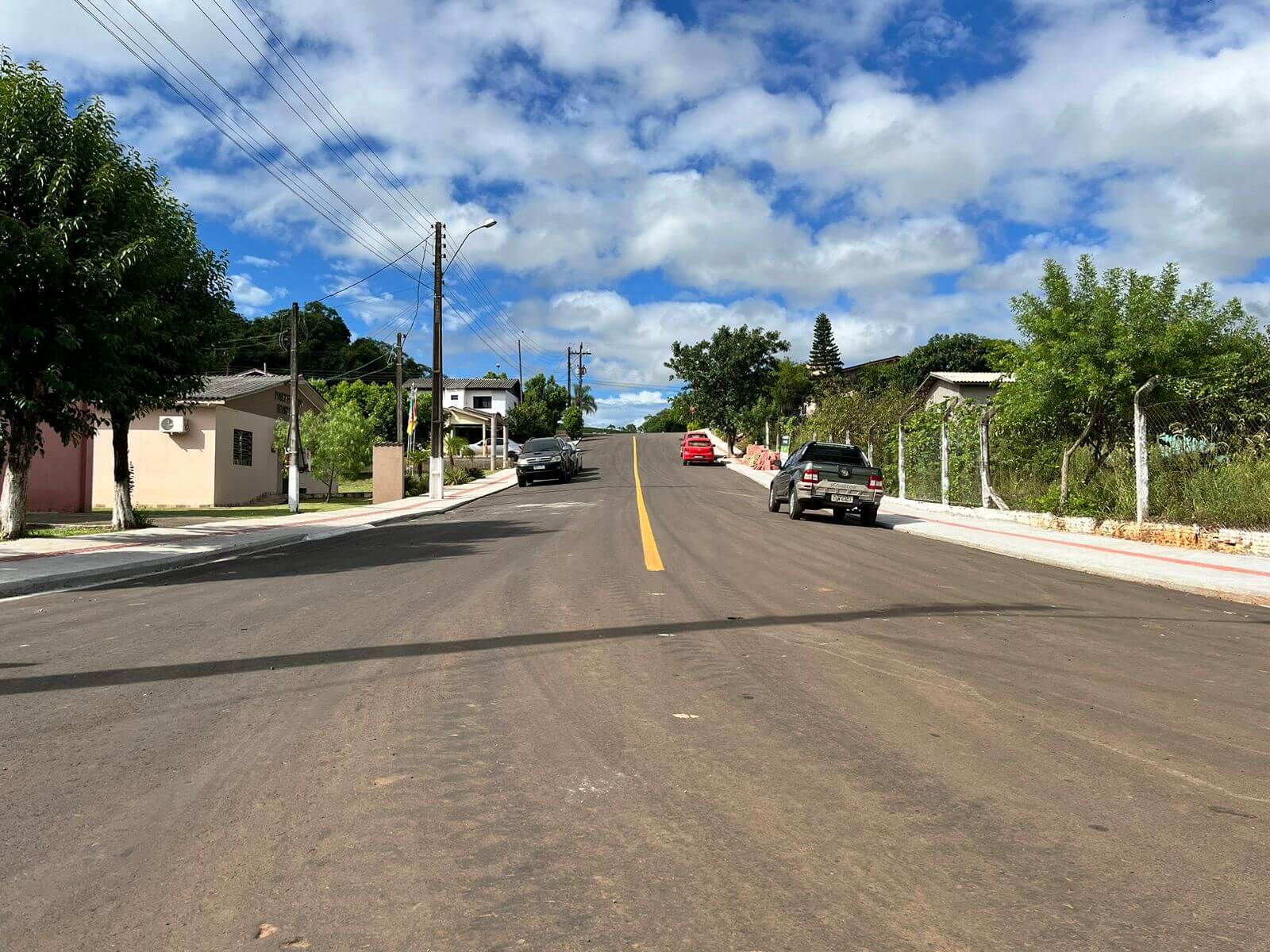 OBRAS DE PAVIMENTAÇÃO ASFÁLTICA SÃO CONCLUÍDAS NA ÁREA URBANA DE NOVO TIRADENTES