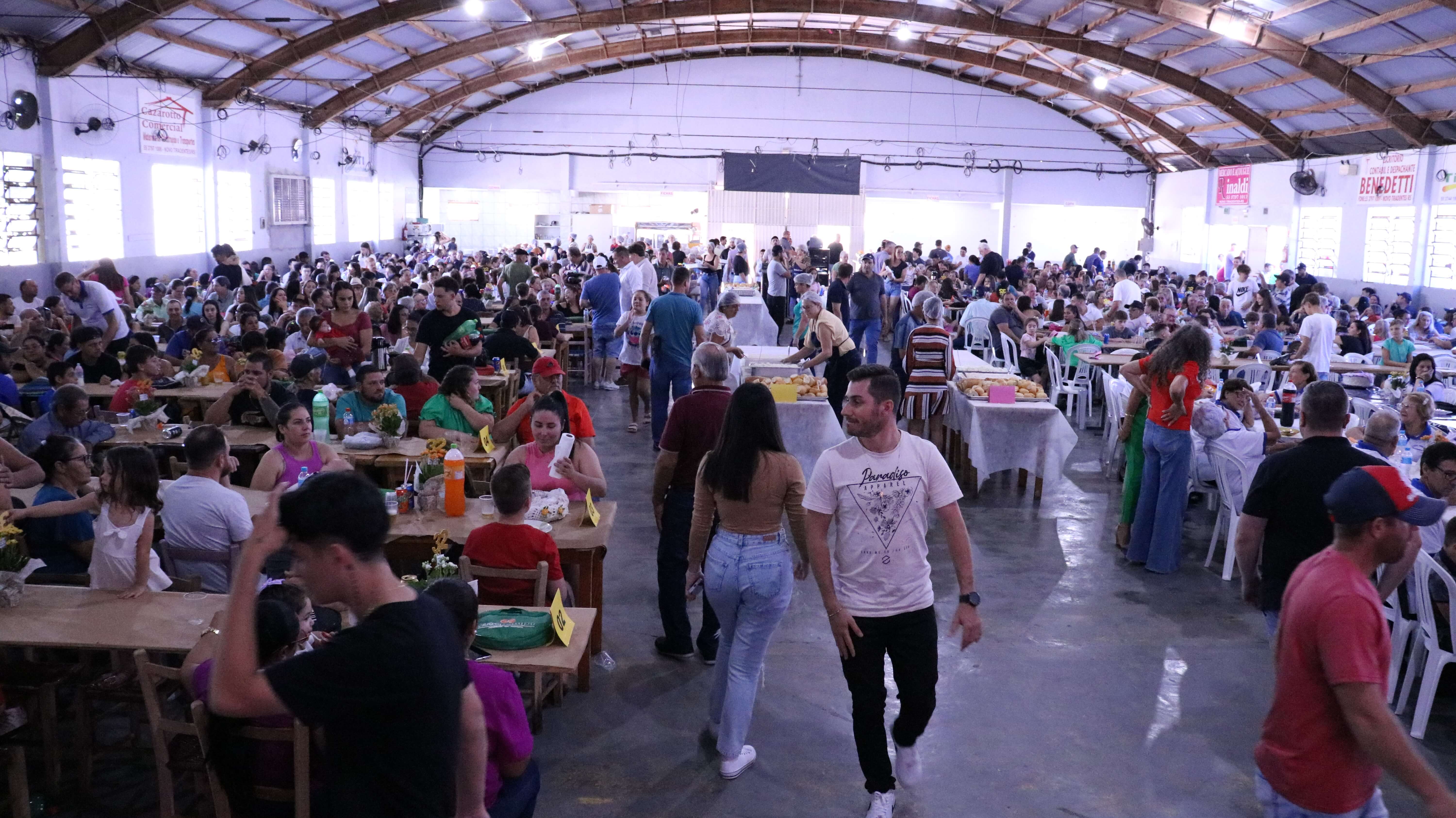 COMUNIDADE SE REUNIU PARA CELEBRAR OS 32 ANOS DE NOVO TIRADENTES