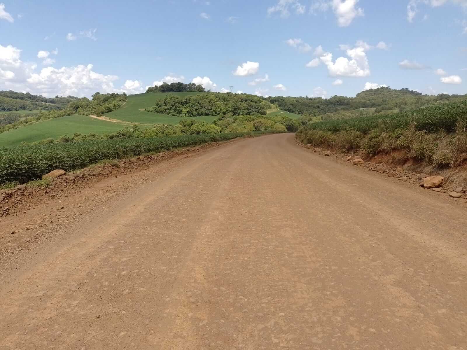 RECUPERAÇÃO E MANUTENÇÃO DAS ESTRADAS DO INTERIOR É REALIZADA PELA SECRETARIA DE OBRAS