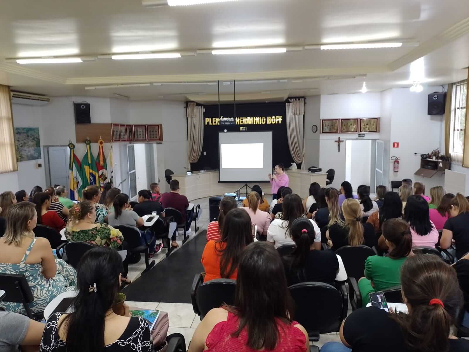 SECRETARIA DE EDUCAÇÃO DE NOVO TIRADENTES PROMOVE FORMAÇÃO PARA PROFESSORES DA REDE MUNICIPAL DE ENSINO