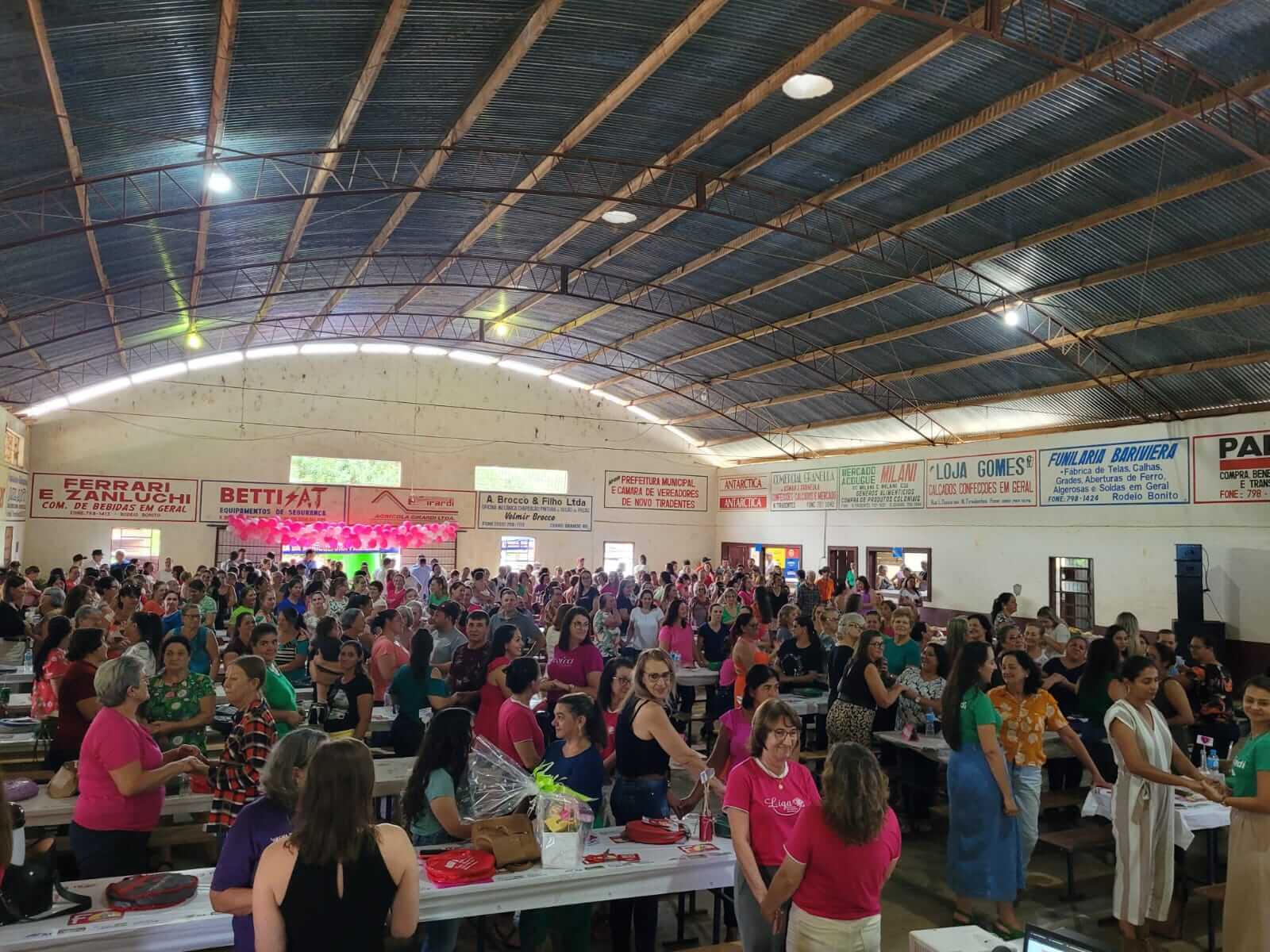ENCONTRO INTERMUNICIPAL DE MULHERES ACONTECEU EM NOVO TIRADENTES