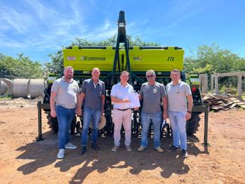 <p><strong><span style="font-family: verdana, geneva, sans-serif; font-size: 12pt;">NOVO TIRADENTES RECEBE NOVA PLANTADEIRA PARA FORTALECER A AGRICULTURA</span></strong></p>