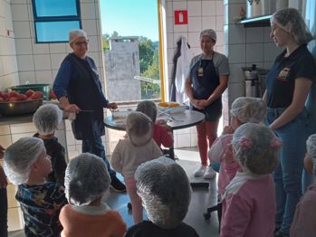 <p><span style="font-family: verdana, geneva, sans-serif; font-size: 12pt;"><strong>EDUCA&Ccedil;&Atilde;O ALIMENTAR E NUTRICIONAL &Eacute; TEMA DE ATIVIDADES NAS ESCOLAS MUNICIPAIS</strong></span></p>