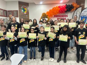 <p><span style="font-family: verdana, geneva, sans-serif; font-size: 12pt;"><strong>FORMATURA DO PROERD EMOCIONA COMUNIDADE DE NOVO TIRADENTES</strong></span></p>