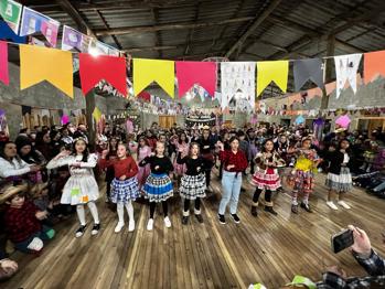 <p><span style="font-family: verdana, geneva, sans-serif; font-size: 12pt;"><strong>EMEF S&Atilde;O LU&Iacute;S GONZAGA AGRADECE A TODOS PELO SUCESSO DA FESTA JULINA 2025</strong></span></p>