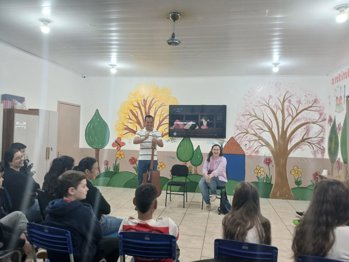 <p><span style="font-family: verdana, geneva, sans-serif; font-size: 12pt;"><strong>PADRE DO M&Eacute;XICO COMPARTILHA EXPERI&Ecirc;NCIAS E REFLEX&Otilde;ES COM ALUNOS DA ESCOLA S&Atilde;O LU&Iacute;S GONZAGA</strong></span></p>