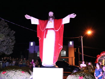 <p><span style="font-family: verdana, geneva, sans-serif; font-size: 12pt;"><strong>NOVO TIRADENTES CELEBRA A ABERTURA DO &ldquo;UM SHOW DE NATAL&rdquo; COM LUZES, M&Uacute;SICA E F&Eacute;</strong></span></p>