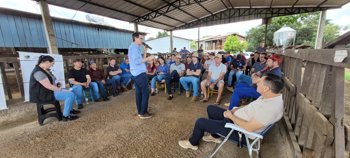 <p><span style="font-family: verdana, geneva, sans-serif; font-size: 12pt;"><strong>REUNI&Atilde;O T&Eacute;CNICA ABORDA CONTROLE DE CARRAPATO E OBRIGA&Ccedil;&Otilde;ES SANIT&Aacute;RIAS EM PROPRIEDADE REFER&Ecirc;NCIA DE NOVO TIRADENTES</strong></span></p>
