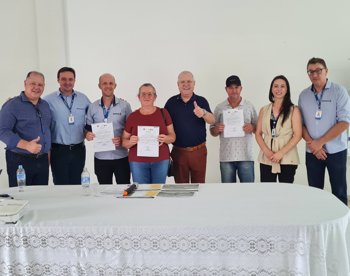 <p><span style="font-family: verdana, geneva, sans-serif; font-size: 12pt;"><strong>PRODUTORES DE NOVO TIRADENTES S&Atilde;O BENEFICIADOS PELO PROGRAMA ESTADUAL B&Ocirc;NUS MAIS LEITE</strong></span></p>