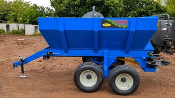 <span style="font-family: 'arial black', sans-serif; font-size: 12pt;">NOVO TIRADENTES RECEBE DISTRIBUIDOR DE CALC&Aacute;RIO PARA REFOR&Ccedil;AR A PATRULHA AGR&Iacute;COLA</span>