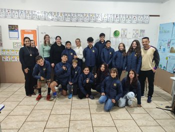 <span style="font-family: 'arial black', sans-serif; font-size: 12pt;">REDE MUNICIPAL DE ENSINO CONCLUI ENTREGA DAS JAQUETAS DO UNIFORME ESCOLAR</span>