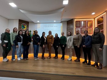 <span style="font-family: 'arial black', sans-serif;">AUDI&Ecirc;NCIA P&Uacute;BLICA APRESENTA DIAGN&Oacute;STICO DA EDUCA&Ccedil;&Atilde;O E D&Aacute; IN&Iacute;CIO &Agrave; ELABORA&Ccedil;&Atilde;O DO PLANO MUNICIPAL DE EDUCA&Ccedil;&Atilde;O</span>