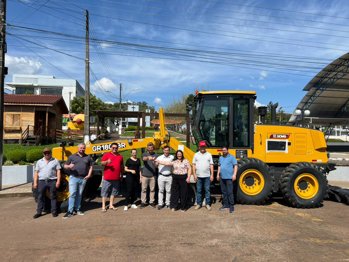 <span style="font-family: 'arial black', sans-serif; font-size: 12pt;">NOVO TIRADENTES RECEBE NOVA MOTONIVELADORA PARA REFOR&Ccedil;AR SERVI&Ccedil;OS DE OBRAS E AGRICULTURA</span>