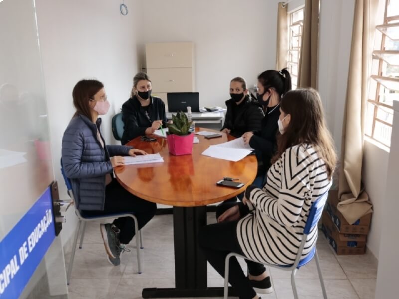 SECRETARIAS DE EDUCAÇÃO E SAÚDE REALIZAM REUNIÃO PARA DEBATER ASSUNTOS REFERENTES À COVID-19 NAS ESCOLAS