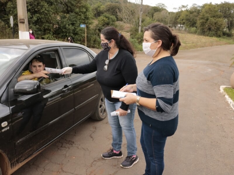 AÇÃO DE CONSCIENTIZAÇÃO PARA EVITAR A DISSEMINAÇÃO DE COVID-19 ACONTECEU NAS ENTRADAS DO MUNICÍPIO    