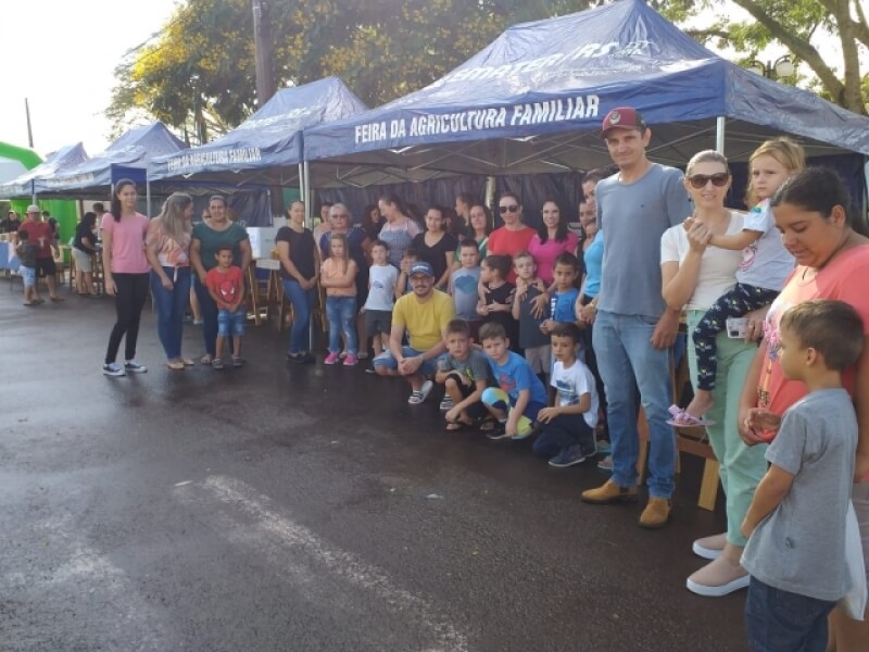 ALUNOS DA EDUCAÇÃO INFANTIL DA ESCOLA SÃO LUÍS GONZAGA PARTICIPARAM DA FEIRA DA AGRICULTURA FAMILIAR, ARTESANATO E PEIXE VIVO