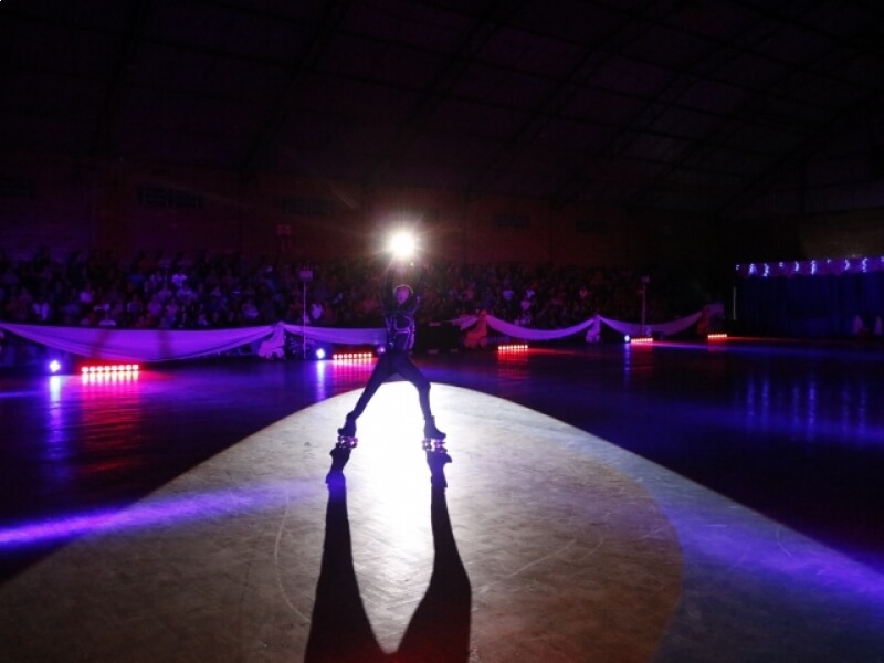 UM SHOW DE NATAL: SHOW DE PATINAÇÃO ENCANTA POPULAÇÃO LOCAL