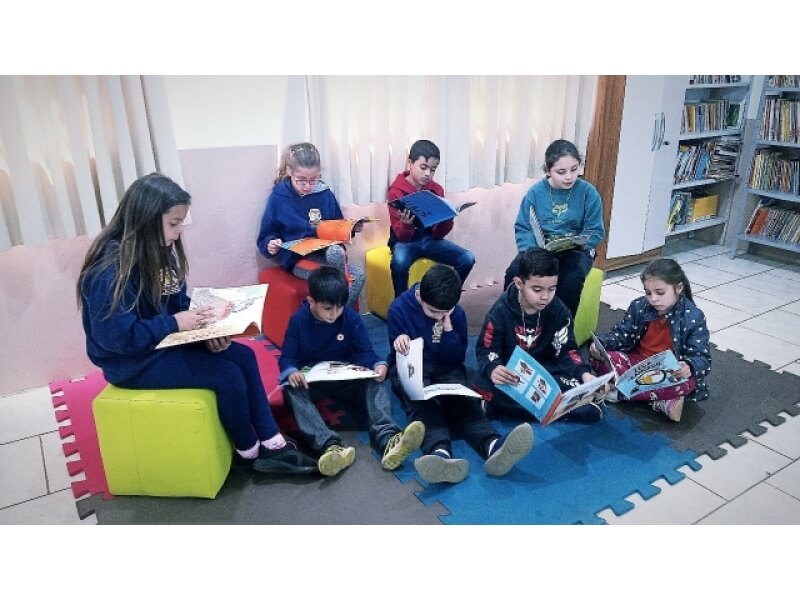 ESCOLA MUNICIPAL SÃO LUIS GONZAGA ADQUIRE LIVROS NOVOS EM PARCERIA COM SICREDI