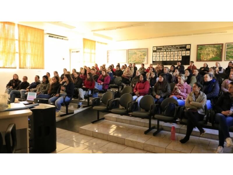 SECRETARIA DE EDUCAÇÃO REALIZA CAPACITAÇÃO SOBRE MERENDA ESCOLAR E PRIMEIROS SOCORROS
