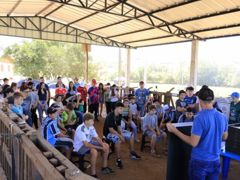 BOVINOCULTURA DE LEITE É TEMA DE DIA DE CAMPO EM NOVO TIRADENTES