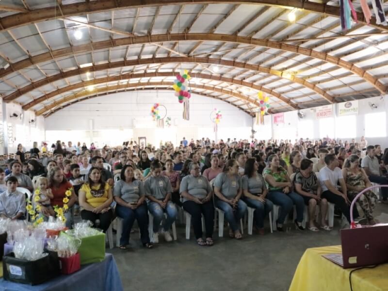 ESCOLA MUNICIPAL SÃO LUIS GONZAGA PROMOVEU FESTA DA FAMÍLIA