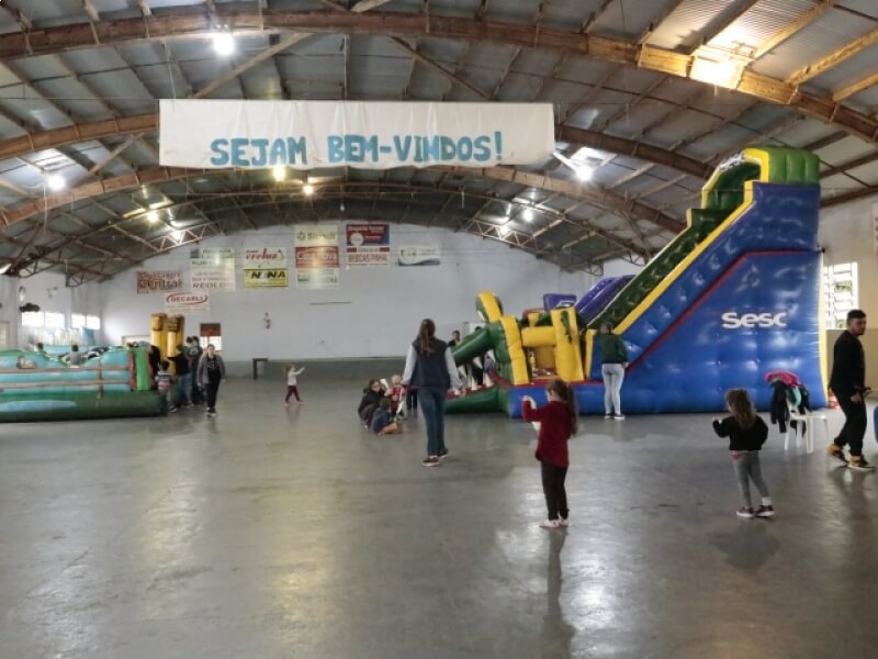 PREFEITURA DE NOVO TIRADENTES PROMOVE UM DIA DE MUITA DIVERSÃO PARA A CRIANÇADA  
