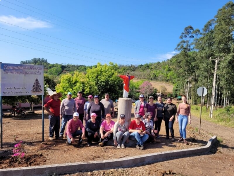 PROJETO NOVO TIRADENTES COM BELAS COMUNIDADES REALIZA MUTIRÃO NA LINHA NOSSA SENHORA APARECIDA