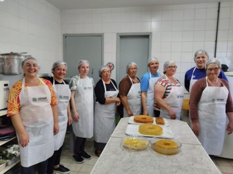 CRAS DE NOVO TIRADENTES REALIZA CURSO DE DERIVADOS DE MANDIOCA EM PARCERIA COM SENAR  