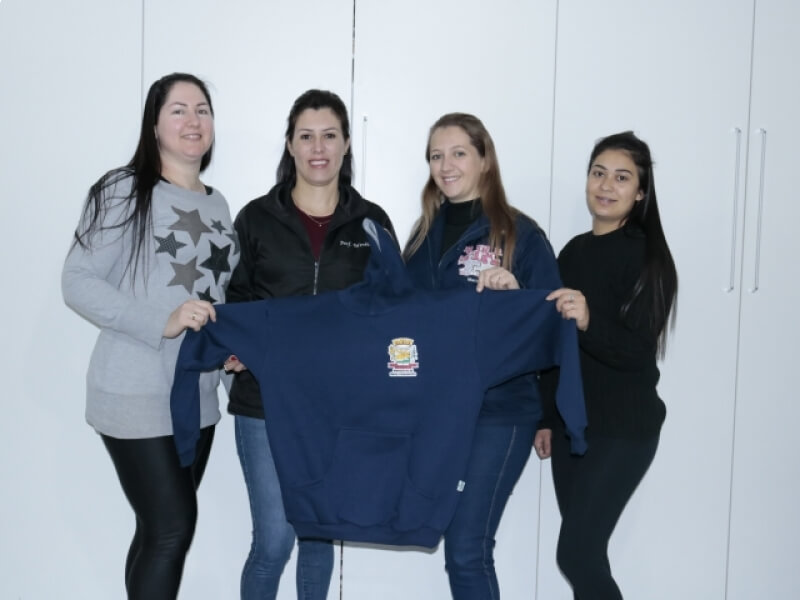 SECRETARIA DA EDUCAÇÃO REALIZA ENTREGA DOS UNIFORMES ESCOLARES ÀS DIREÇÕES DAS ESCOLAS