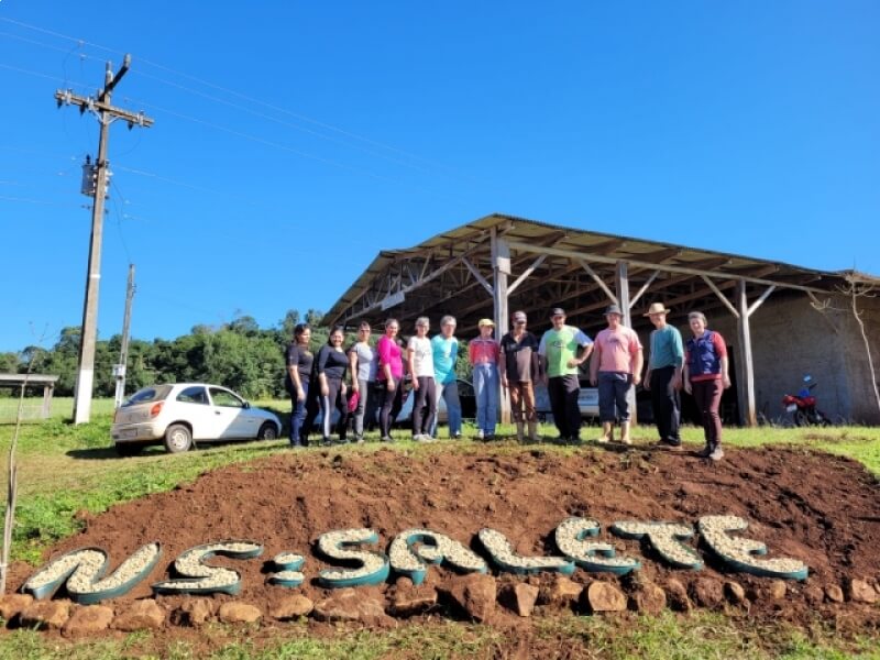 CRAS E EMATER DÃO CONTINUIDADE AO PROJETO NOVO TIRADENTES COM BELAS COMUNIDADES