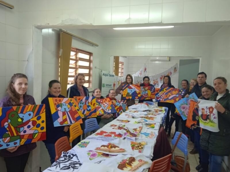 PARTICIPANTES CONCLUÍRAM CURSO DE PINTURA OFERECIDO PELO CRAS DE NOVO TIRADENTES